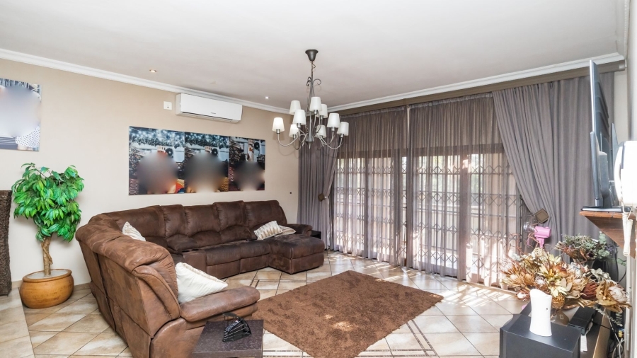 5 Bedroom Property for Sale in Protea Park North West